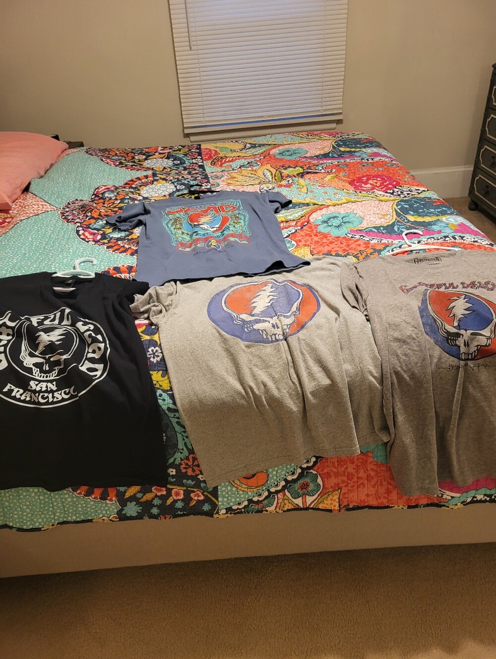 Lot 9f 4 Grateful Dead Tshirts